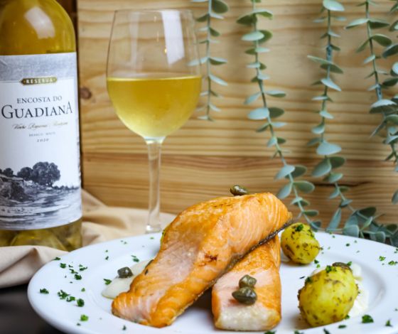 Lombo de Salmão com Molho de Camarão